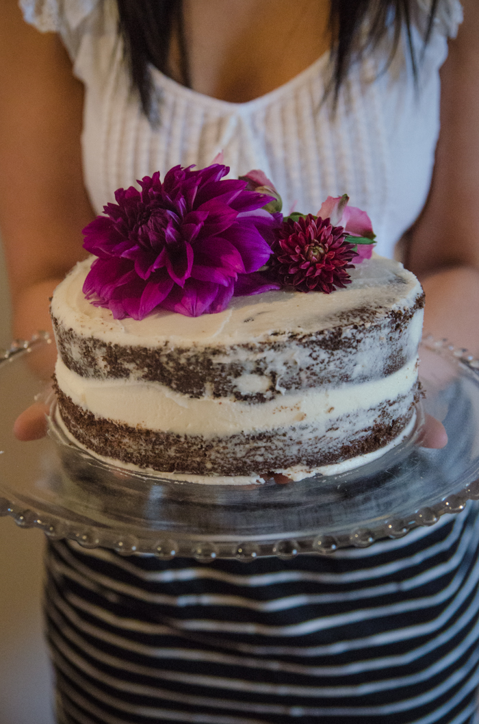 What an awesome idea! DIY 'Naked' Grocery Store Cake Makeover