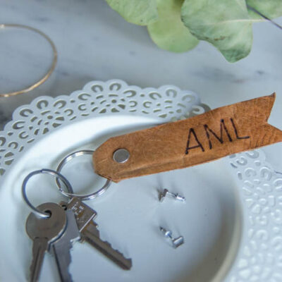 DIY Monogrammed Leather Key Chain- LOVE this! I like the classic look of the burned leather. And looks easy too.