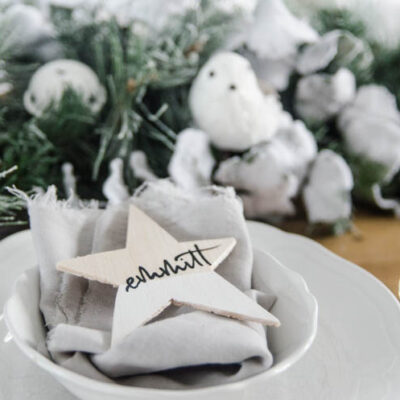 DIY Paint Dipped Wooden Star Place Cards- love that you don't need any tools to cut these wood stars! Such beautiful place settings that can be taken home as gifts after the dinner party