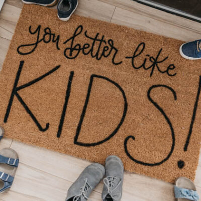 DIY Personalized Door Mat- great video tutorial on how to letter on coir mats!