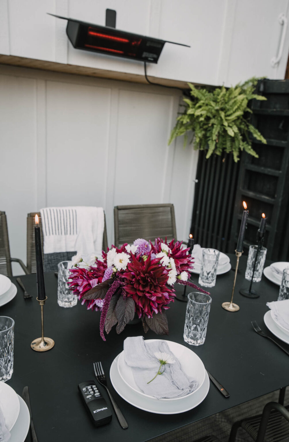 simple-outdoor-table-setting-lemon-thistle